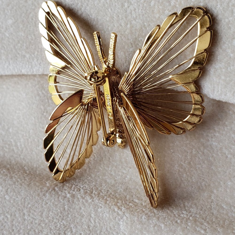 Monet Signed Gold Tone Butterfly Brooch/Pin 70s - Picture 5 of 7